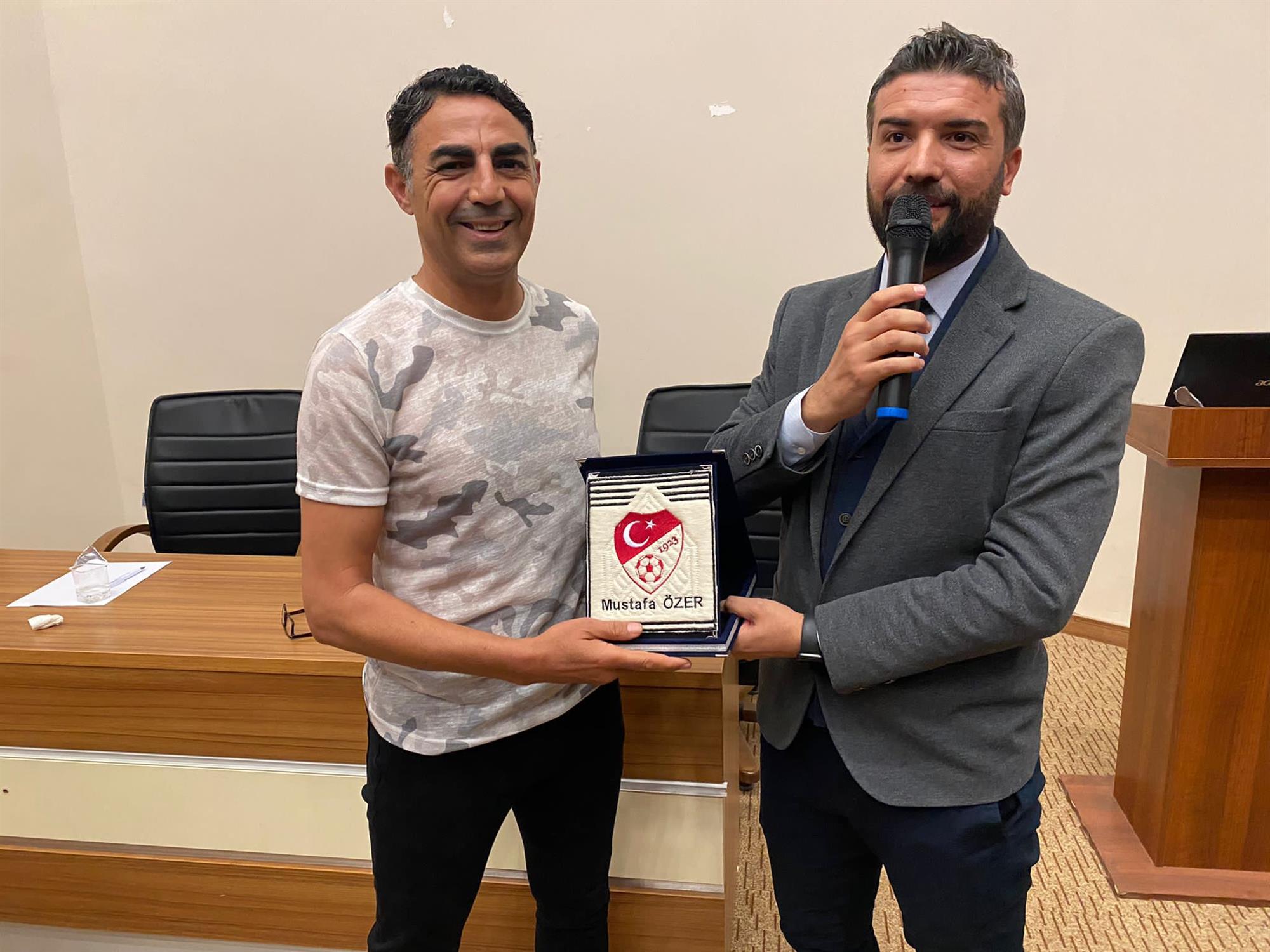 Sporda Liderlik ve Antrenörlük Konulu  Spor Söyleşisi Gerçekleştirildi